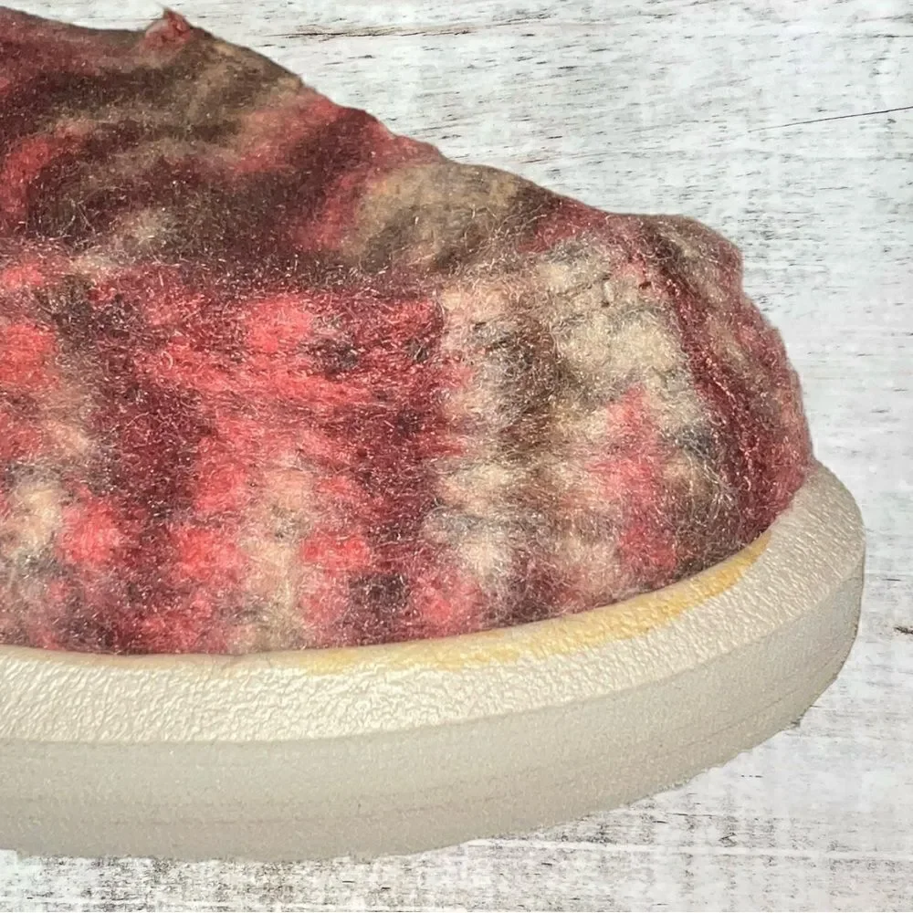 Sanuk Calichill Burgundy Slip Ons Women’s Size 11